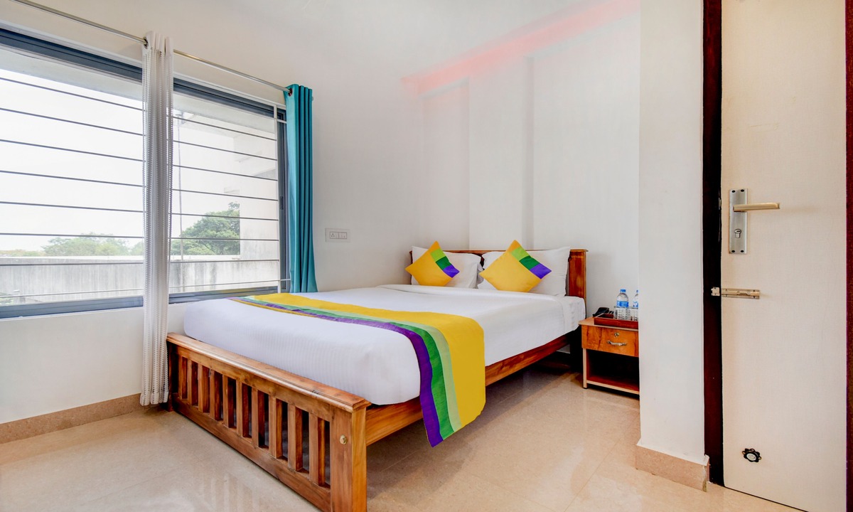 Somvarpet Hotel | Itsy Hotels Vijaya Comforts, with BAR & restaurant