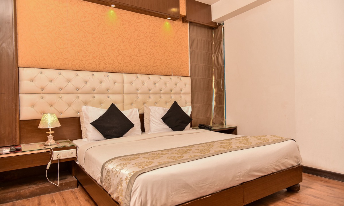 Indirapuram Hotel | Hotel Park well