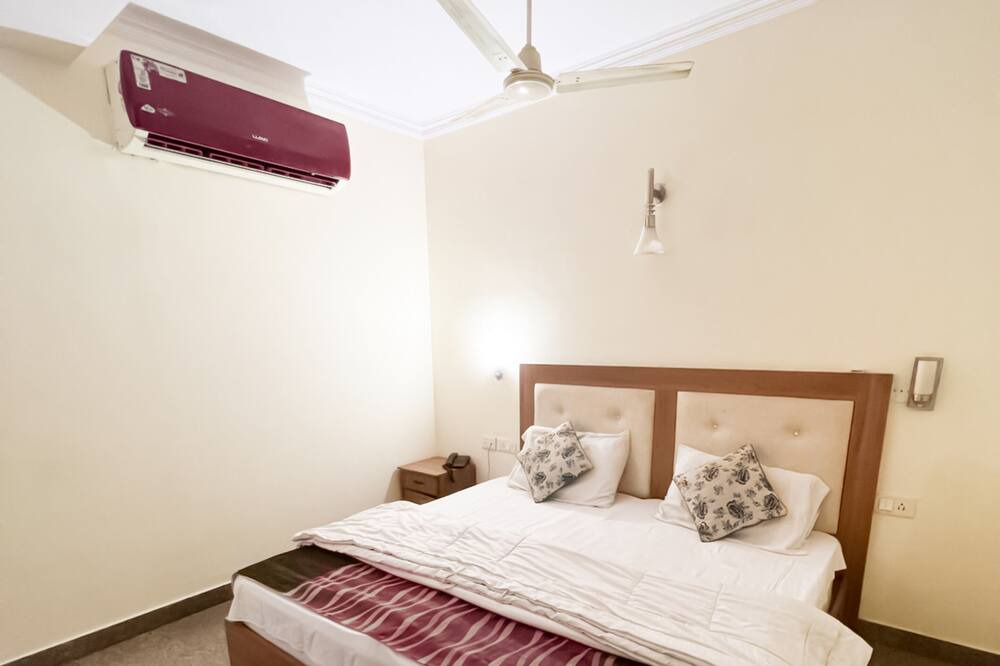 New Friends Colony Hotel | Roomshala 033 Silver Inn NFC