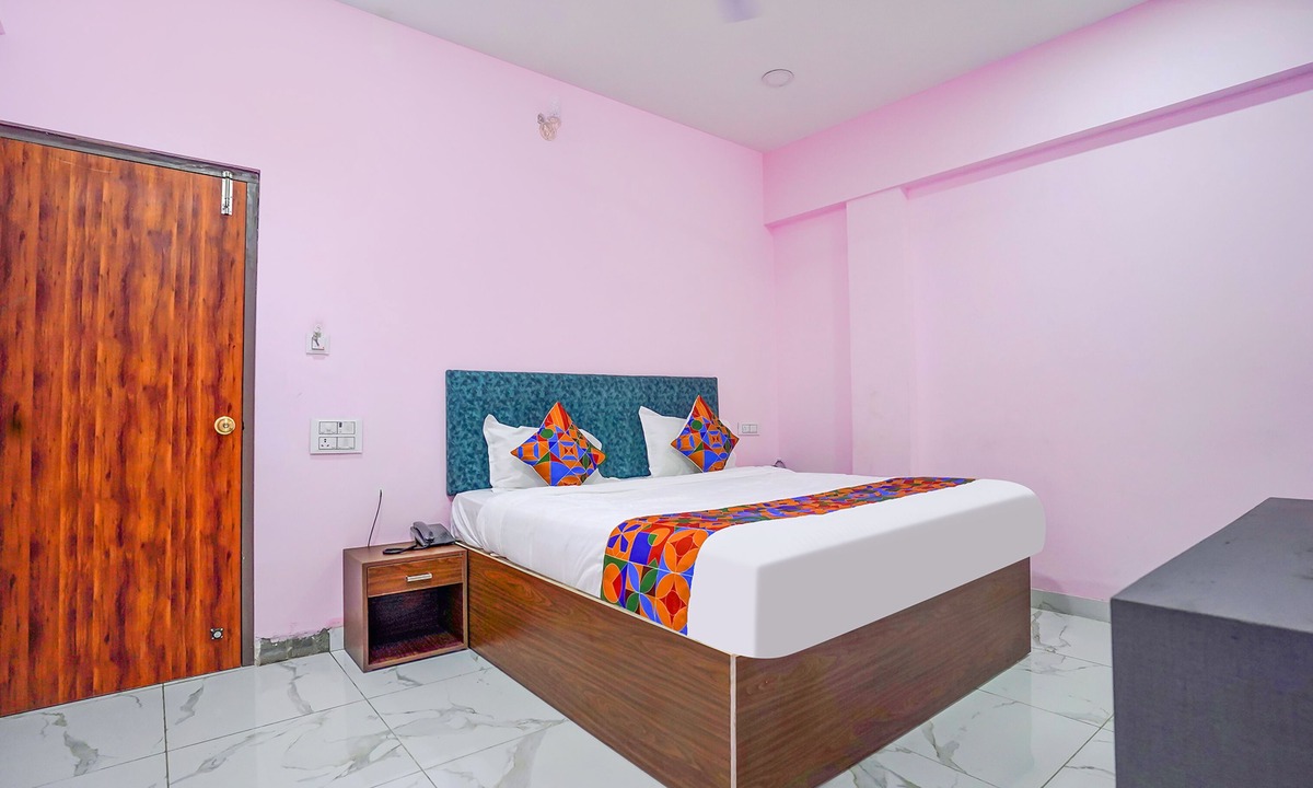 Chennai Hotel | FabHotel Aishwarya Inn