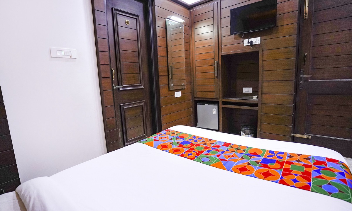 Chromepet Hotel | FabHotel MM Residency