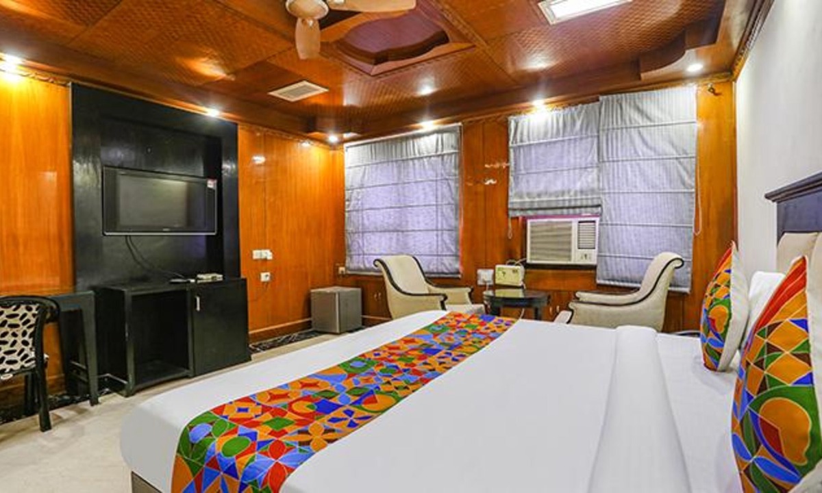 South Extension Hotel | Fabhotel Blue Moon Home Stay