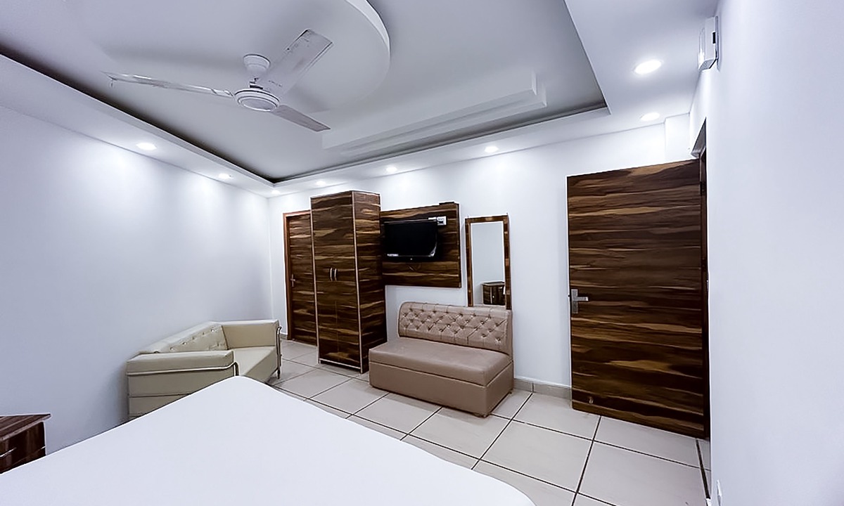 New Delhi Hotel | Roomshala 087 Green High