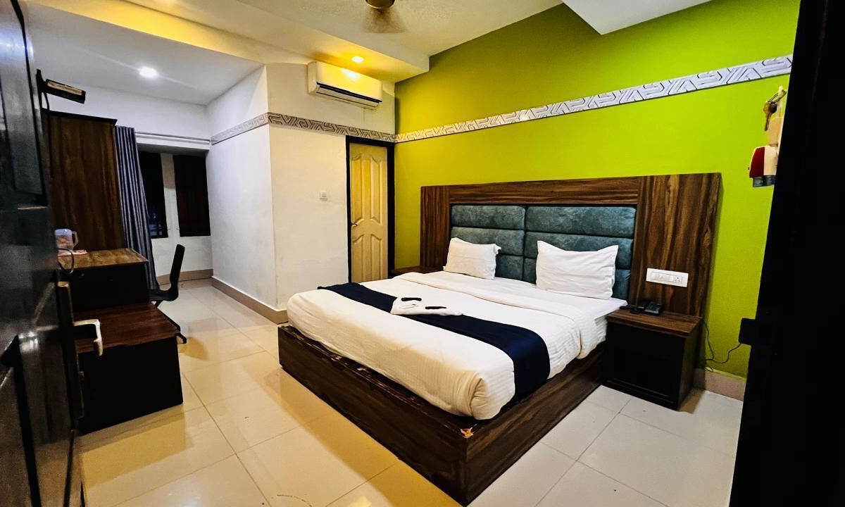 Shenoys Hotel | Hotel Queen Residency