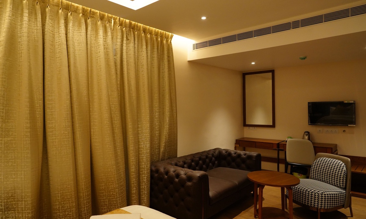 Nungambakkam Hotel | The Kings Park Grand