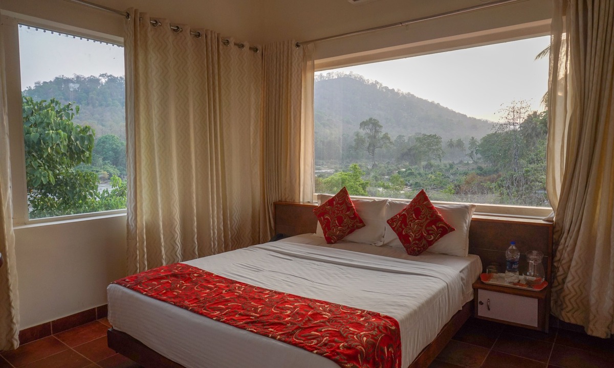 Perumbavoor Hotel | Willow Heights Athirapally