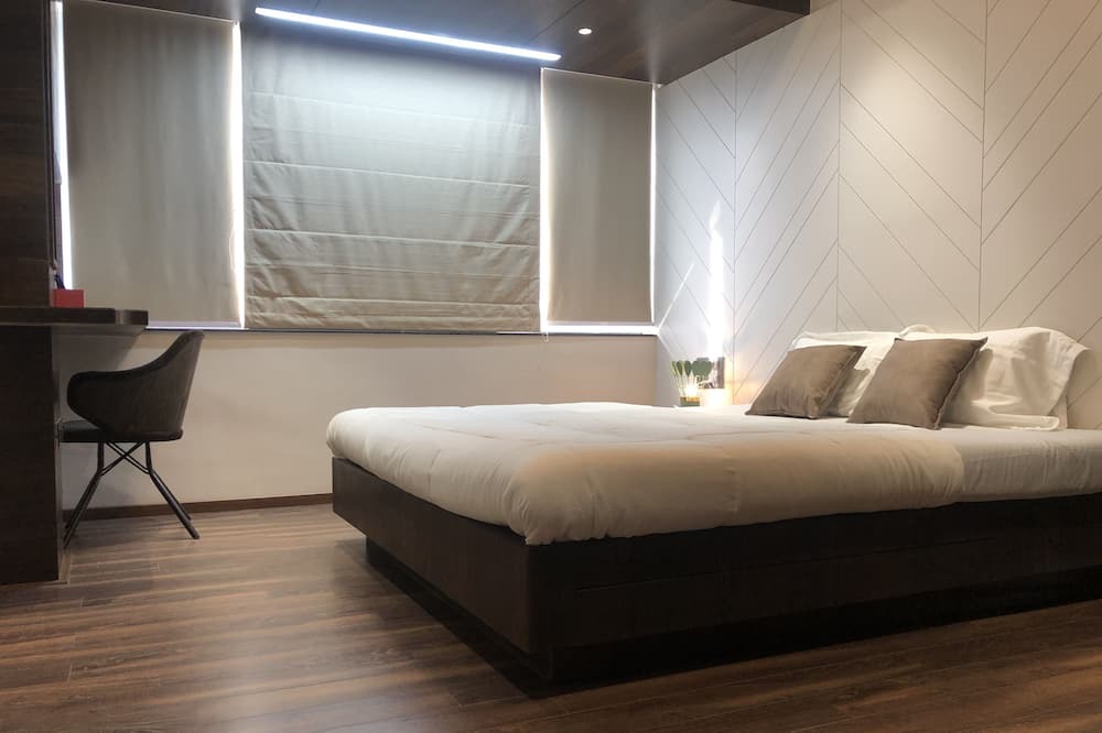 Mahim Apartment | Luxurious Sea View Apartment near Mahim Church, Raheja Hospital, 1BKC.