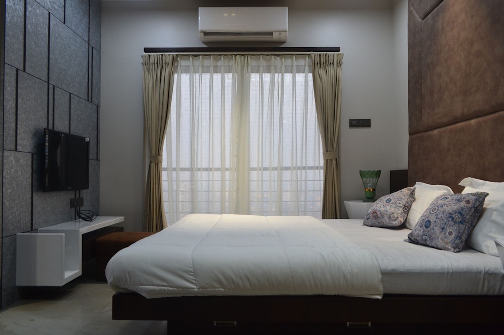 Mahim Apartment | Luxurious Sea View Apartment near Mahim Church, Raheja Hospital, 1BKC.