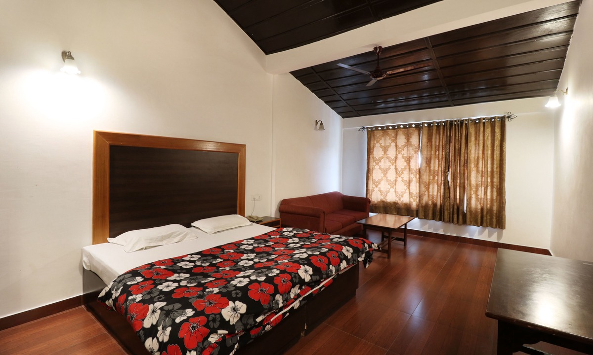 The Mall Road Hotel | Hotel Himalayan Club
