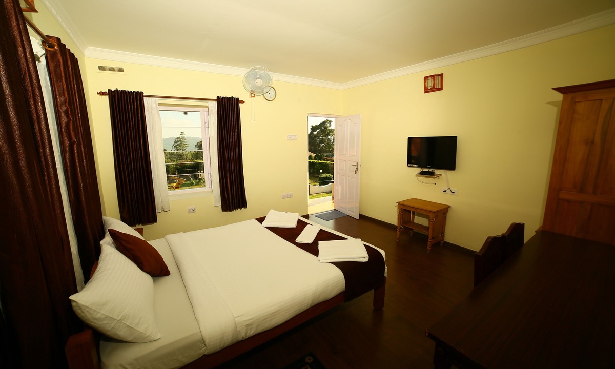 Chinnakanal Hotel | Holiday Heaven Munnar