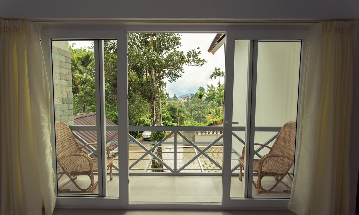 Chithirapuram Hotel | Crayons Guest House