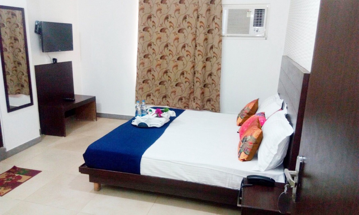 Neemrana Hotel | Adhunik Hotel Neemrana