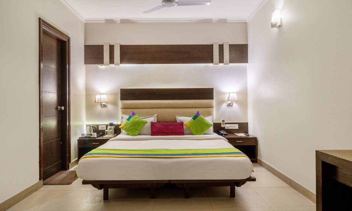 Sindhi Camp Hotel | Treebo Natraj - Jaipur