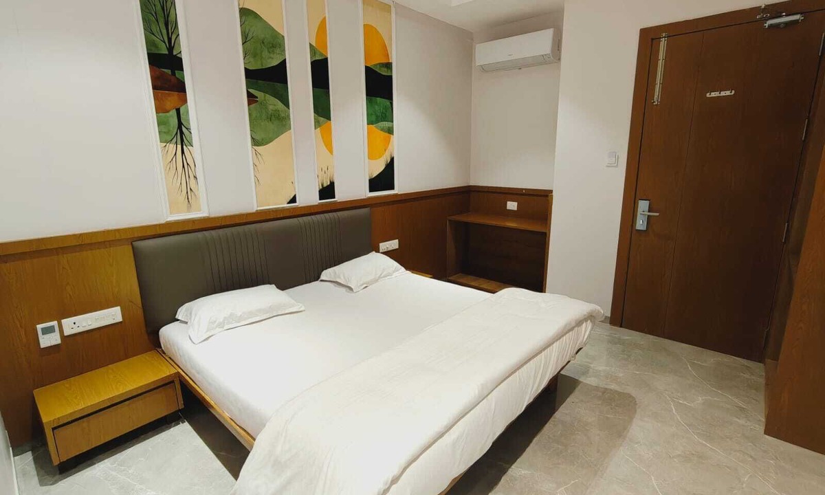 Hinganghat Hotel | LL Palace