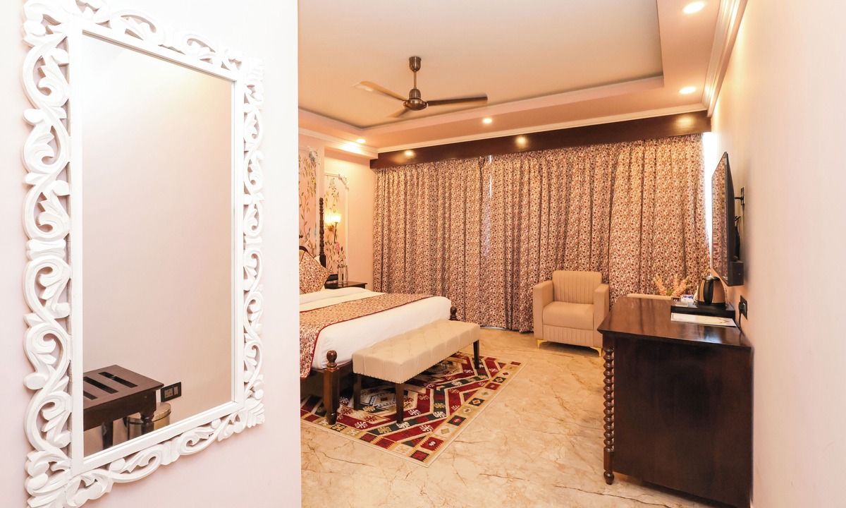 Bani Park Hotel | Ved Mahal