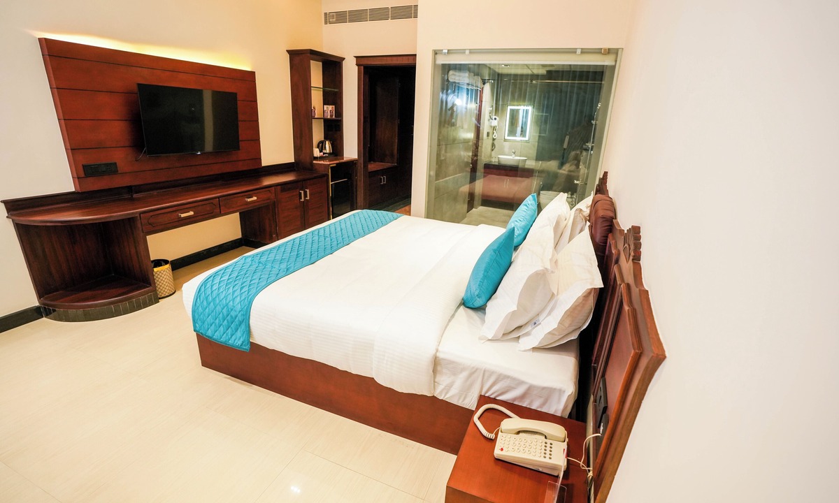 Peroorkada Hotel | Hotel Blue Castle