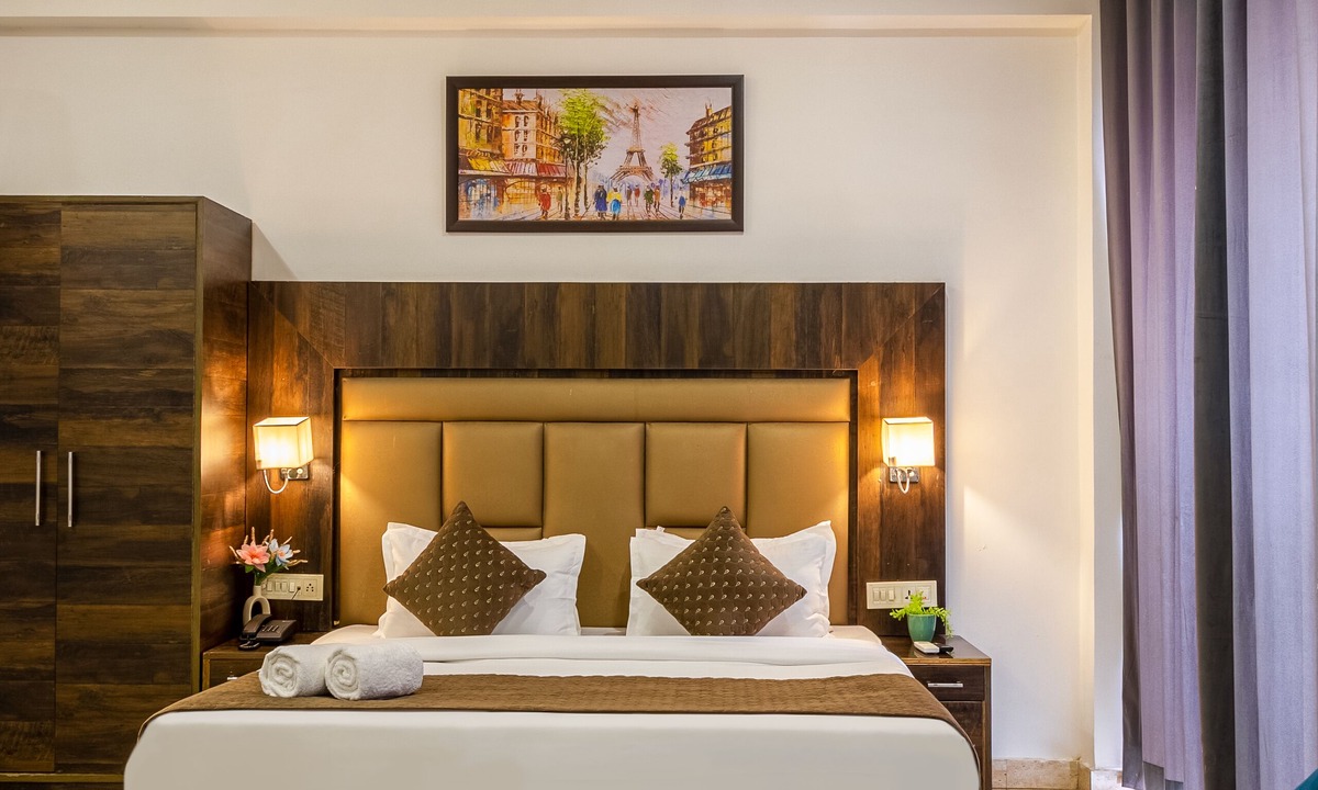 Mahipalpur Extension Hotel | Hotel The Kiara - Complimentary Oneway Airport Transfer