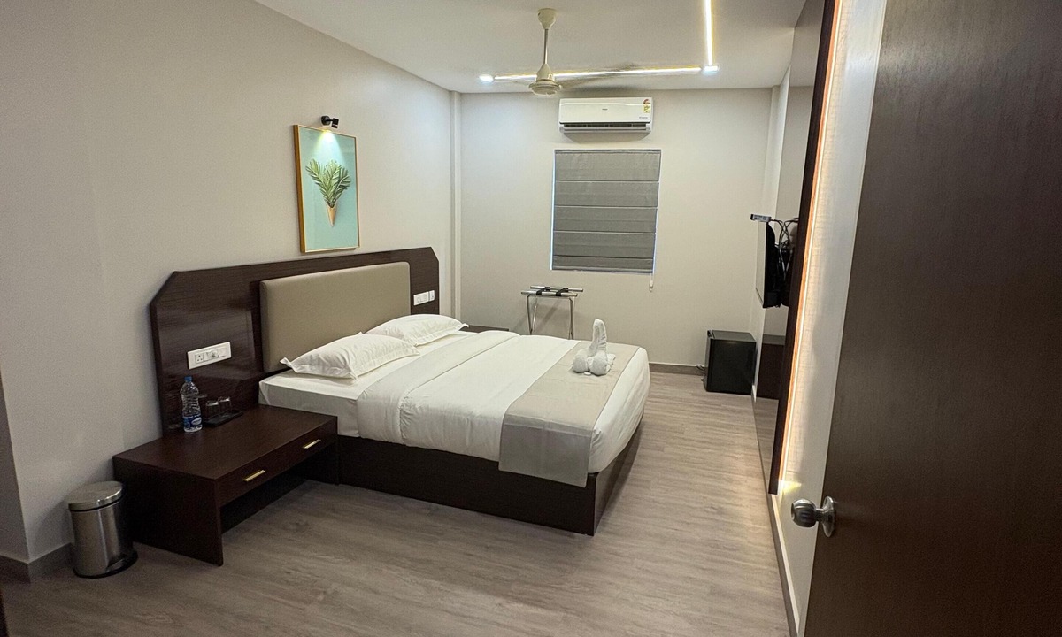 Thalassery Hotel | Kanak Residency Kuthuparamba