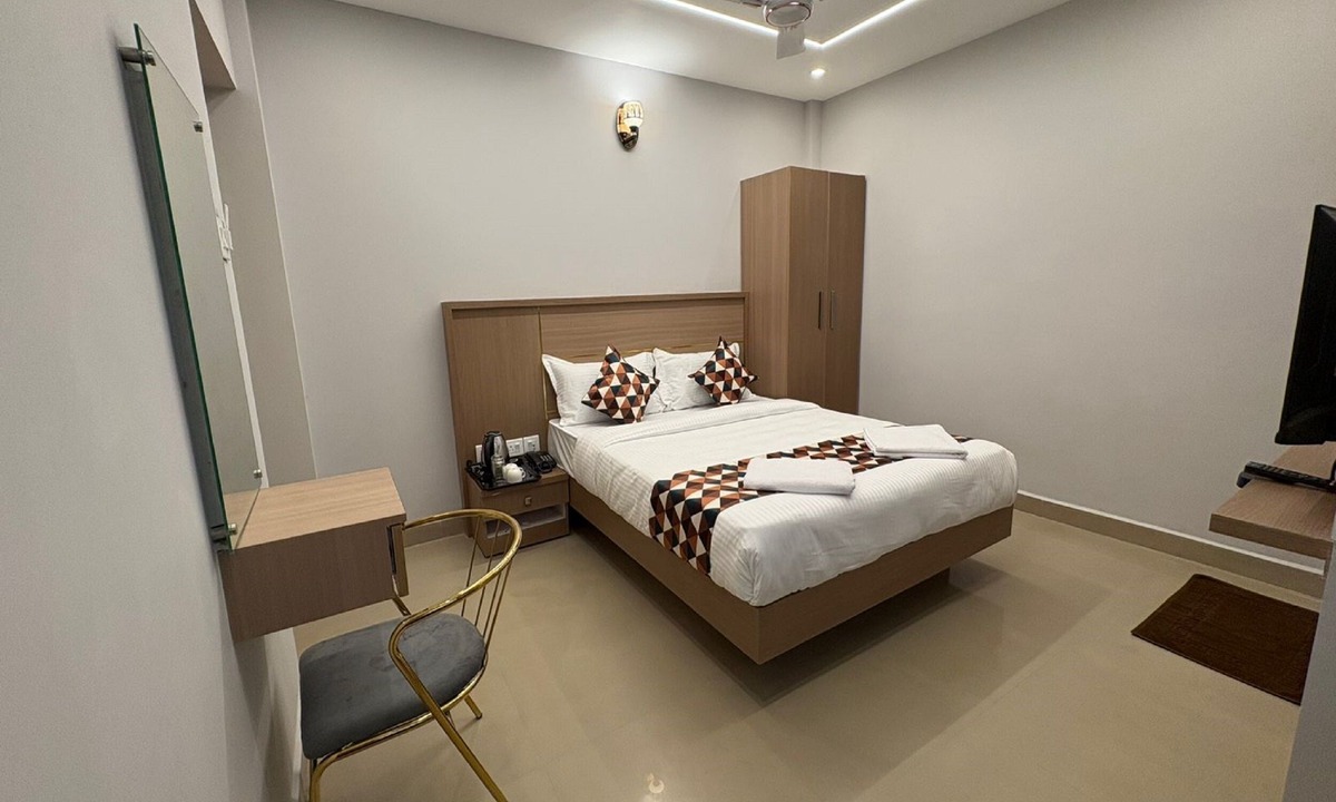 Thousand Lights Hotel | Hotel Royal Inn