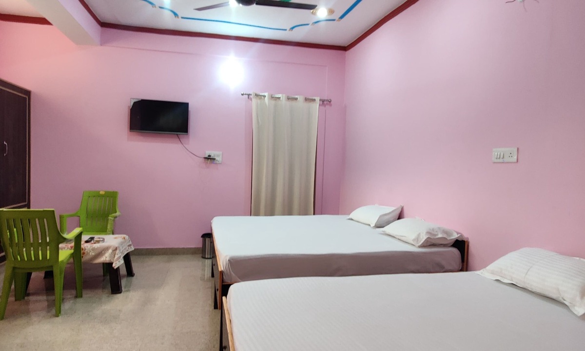 Shivanandi Hotel | Mandakini River View