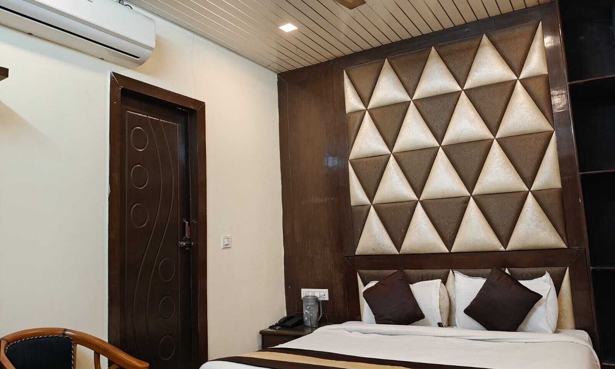 Mayapur Hotel | Hotel Sudarshan