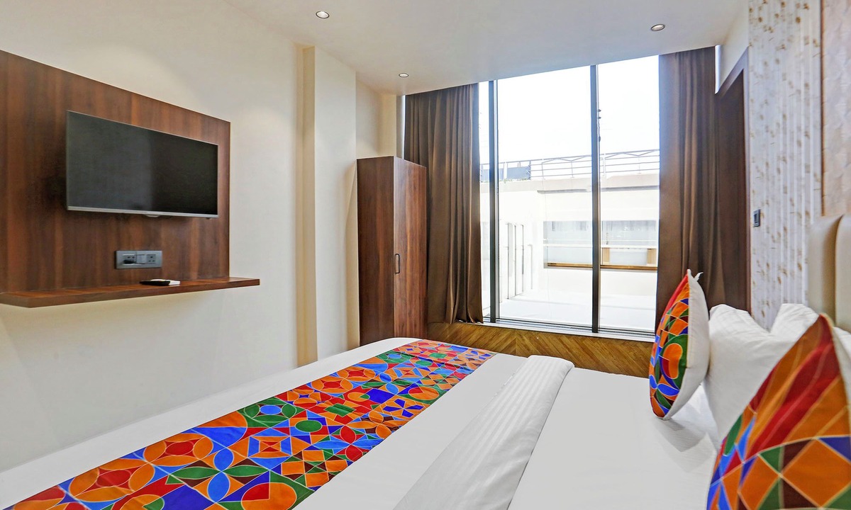 Pitampura Hotel | FabHotel Baba's Inn