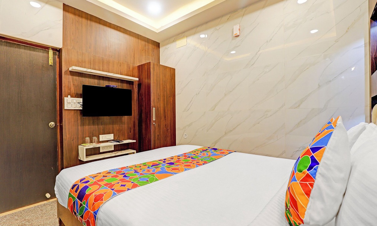 Tambaram Hotel | Fabhotel saravana shelters residency - Near tambaram railway station