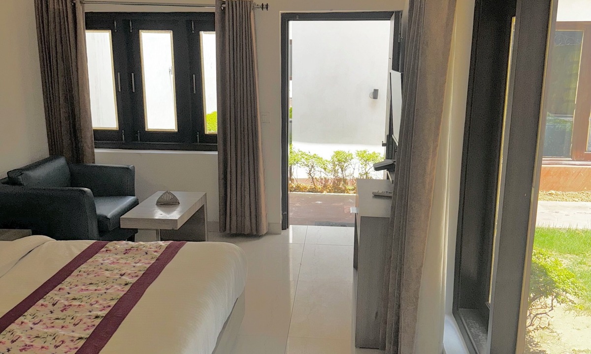 Vasant Kunj Hotel | R Cottages | Spacious 3BHK Near New Delhi Airport