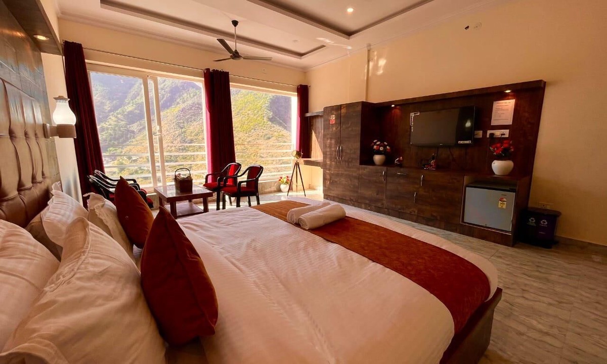 Mussoorie Hostel | The kempty fall resort