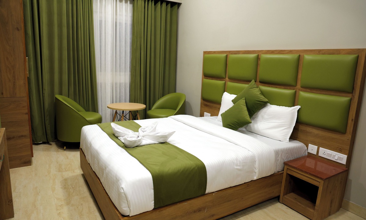 Manapakkam Hotel | Mount Grande