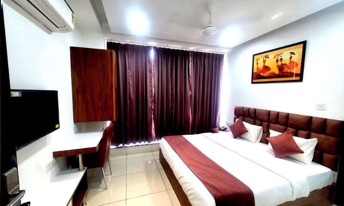 Rohini Hotel | Shine Inn Couple fridenlly Best