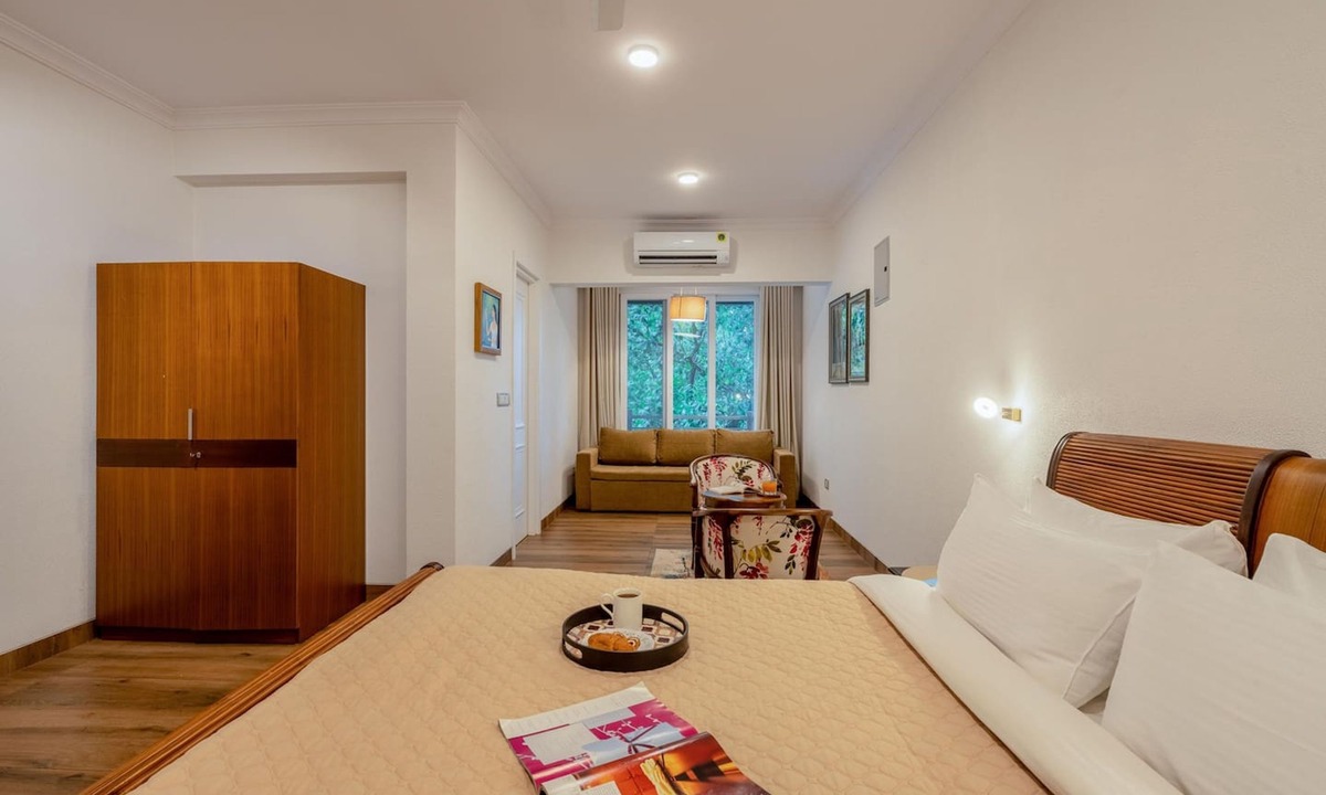 Marra Apartment | Luxe Apt w Balcony Rooftop Pool 15 min to Beach
