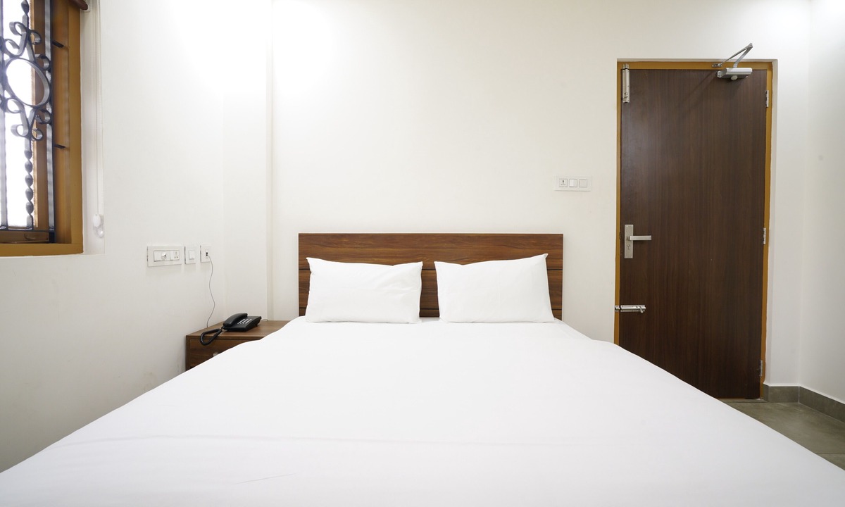 Thrippunithura Hotel | Halo Residency