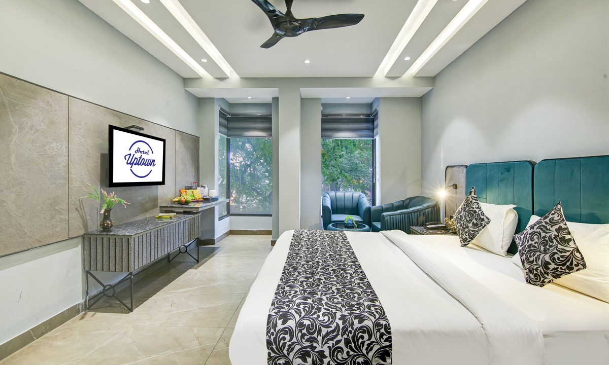 Paharganj Hotel | HOTEL UPTOWN - Luxury Restaurant & Rooftop Near Connaught Place
