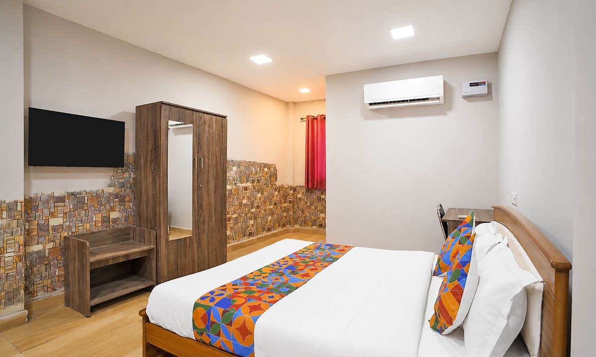 Velachery Hotel | Fabhotel Moon Stay - Nr Urappakkam Railway Station