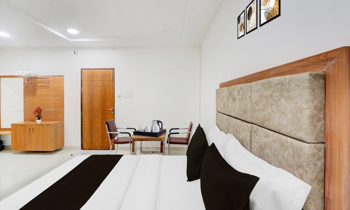 Warangal House | Deluxe Vishnu Grand Premium Rooms