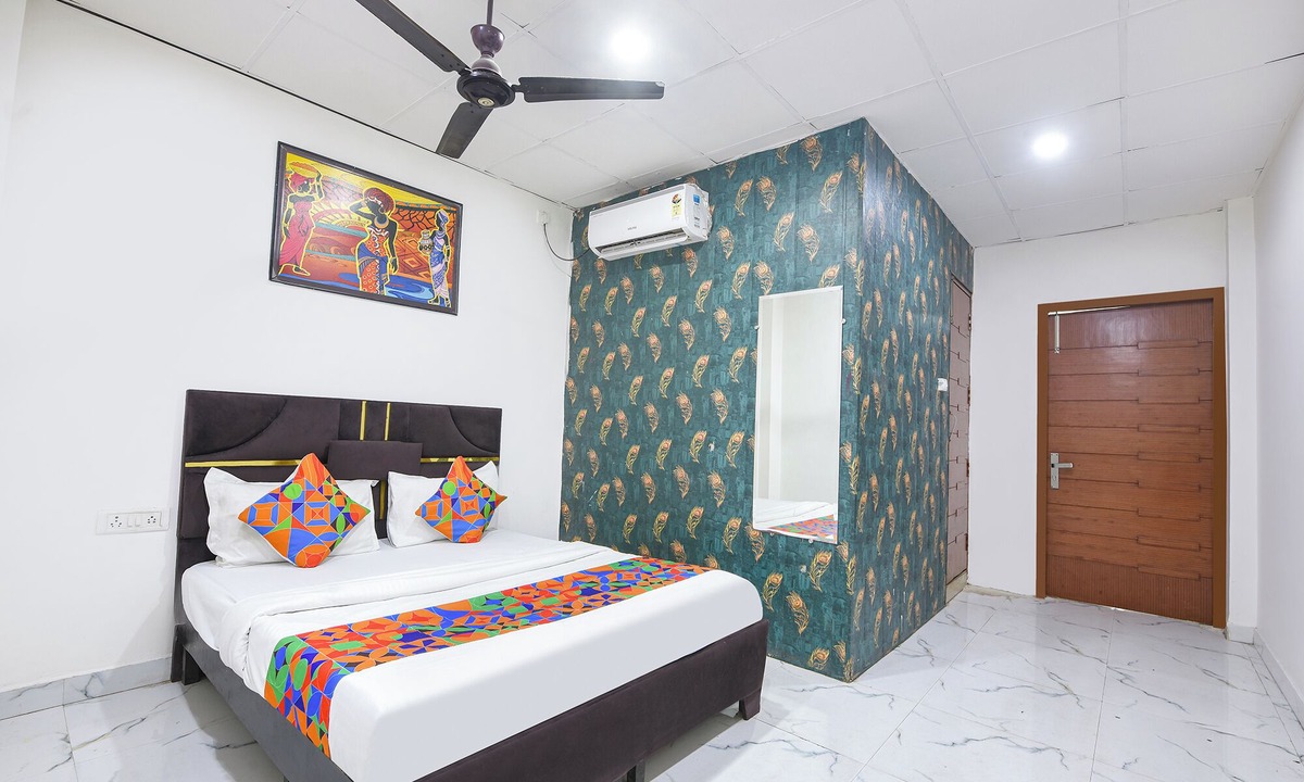 Delhi Hotel | Via Vsr Stay