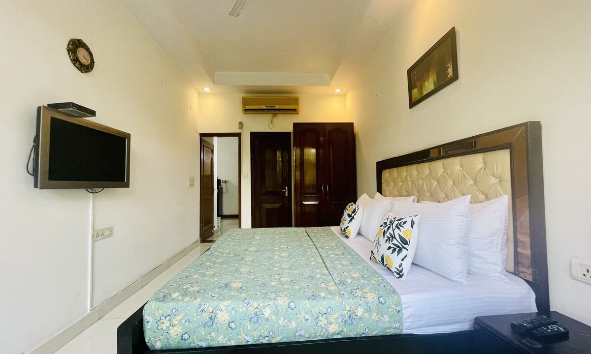 Defence Colony Apartment | BluO Modern Studio - Defence Colony Market