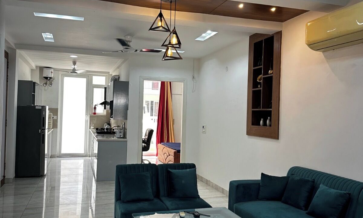 Zirakpur Apartment | Spacious 3-bedroom apartment with AC, WiFi in wonderful Zirakpur