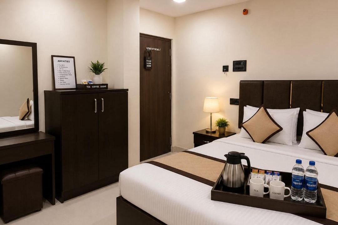 Lakdi Ka Pul Hotel | IndiGo Line Hotel- Birla Temple