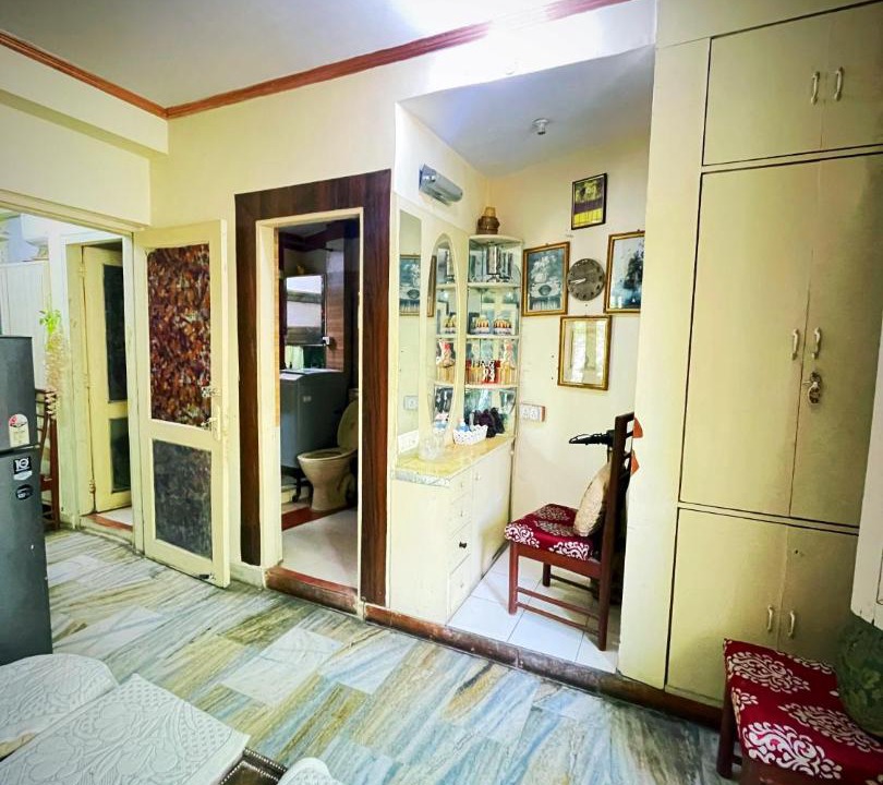 Chittaranjan Apartment | Deluxe Designer Room with Aerial Green View C R Park