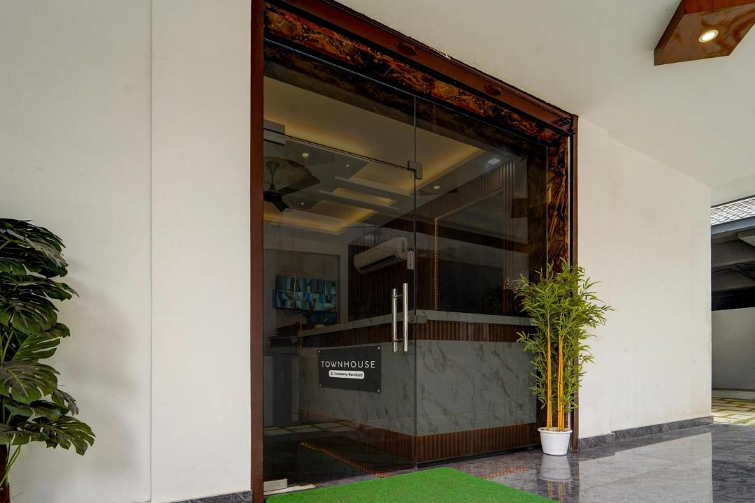 Adoor Hotel | Townhouse Adoor Bus Terminal Pathanamthitta Formerly Apsara Tourist Homes