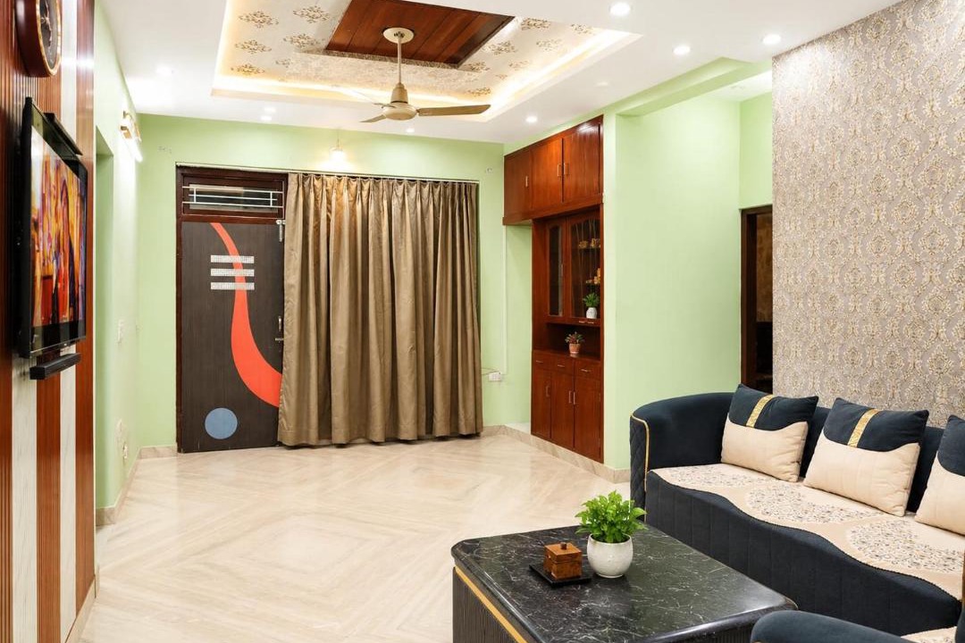 Mansarovar Apartment | Luxury Airy Retreat