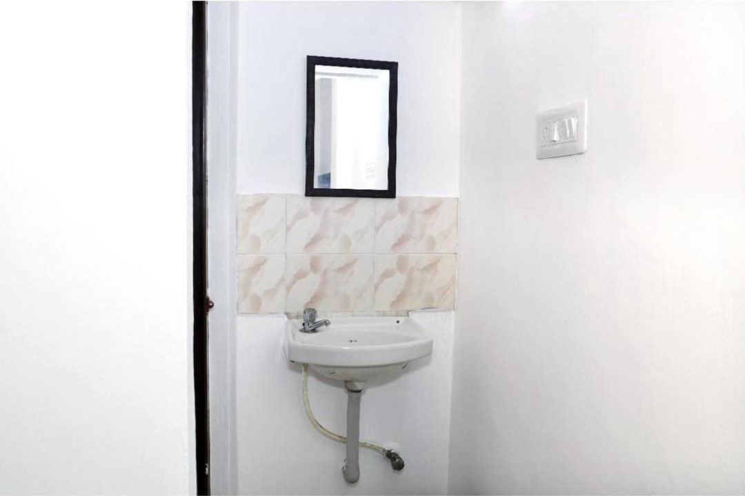 Egmore Hotel | Lloyd's Inn