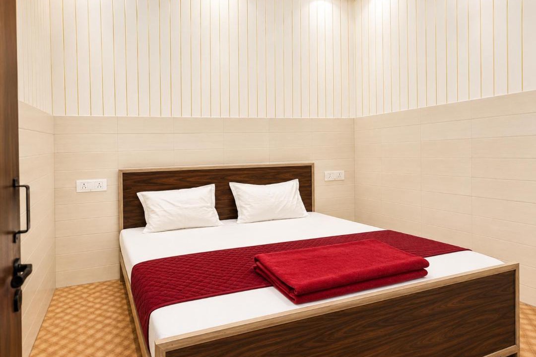 Ayodhya House | Usha Atithi Niwas Near By Jain Mandir Walking Distance Shree Ram Mandir 150mtr NON AC Rooms Available