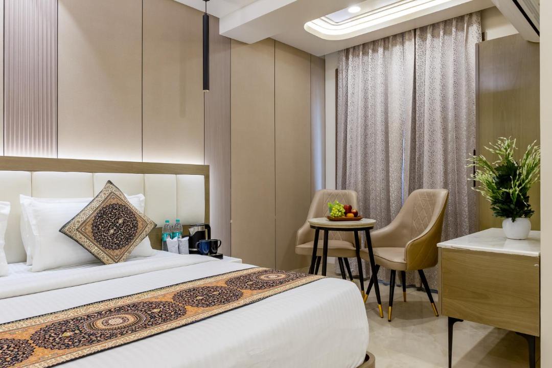 Paharganj Hotel | Holiday Homez, City Centre with Free Airport & Train Station Pickup