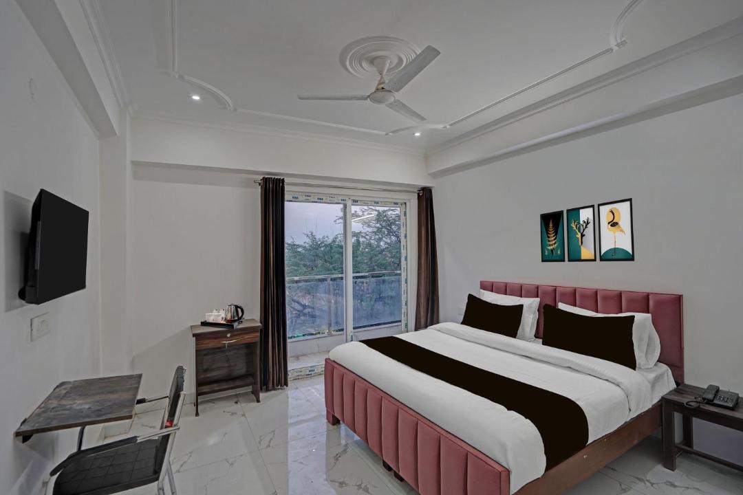 Mehrauli Hotel | Townhouse Chhatarpur Metro Station Delhi