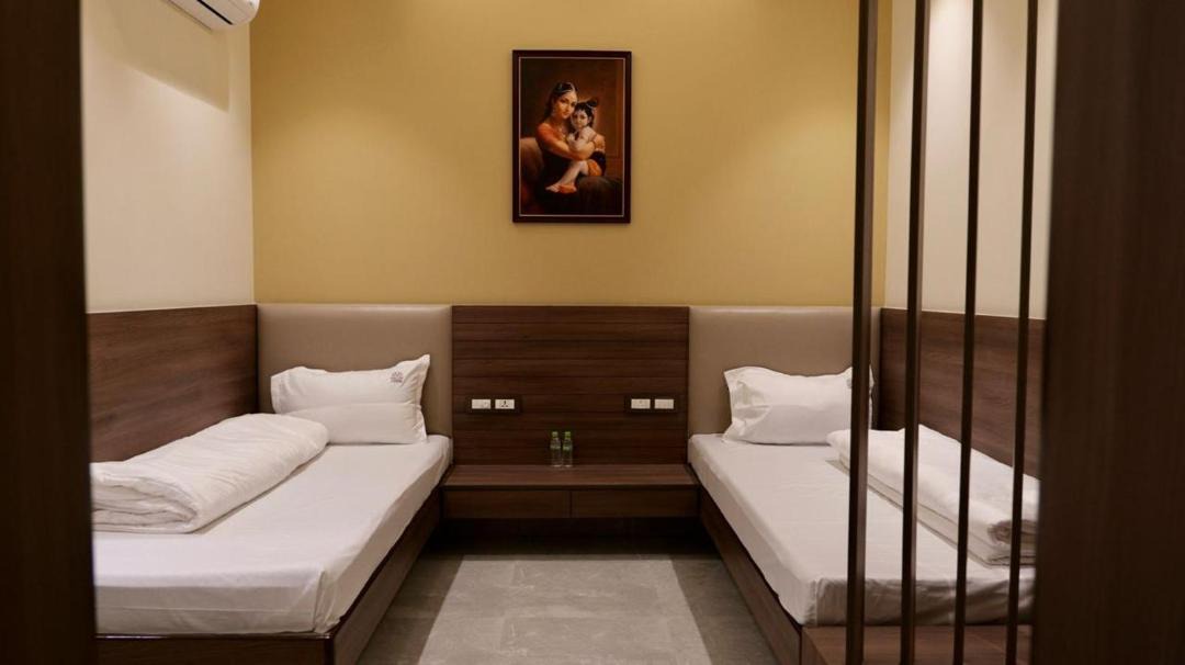 Injambakkam Hotel | Kaustubh