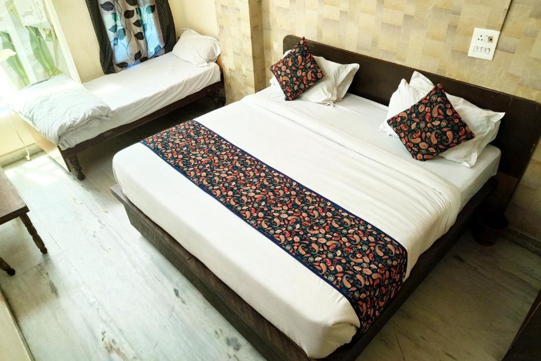 Gopalbari Hotel | Hotel Amisha Palace - Near Jaipur Railway Station