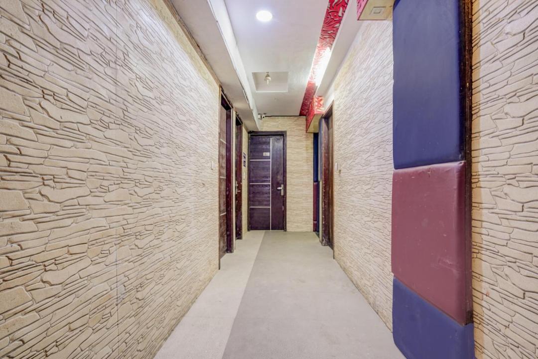 Pitampura Hotel | Hotel O LS BANQUET & ROOMS
